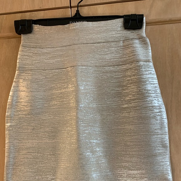 Herve Leger Gold Vdara Metallic Stretch Skirt - Picture 3 of 10